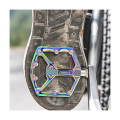 TANKE TP40 flat pedals in black and Oil Slick with CNC machined alloy body